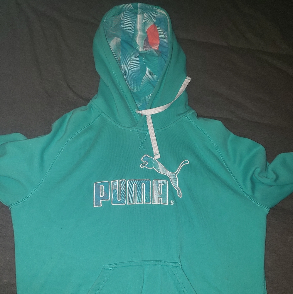 Baby blue Puma hoodie Never wore only took the tags off great condition